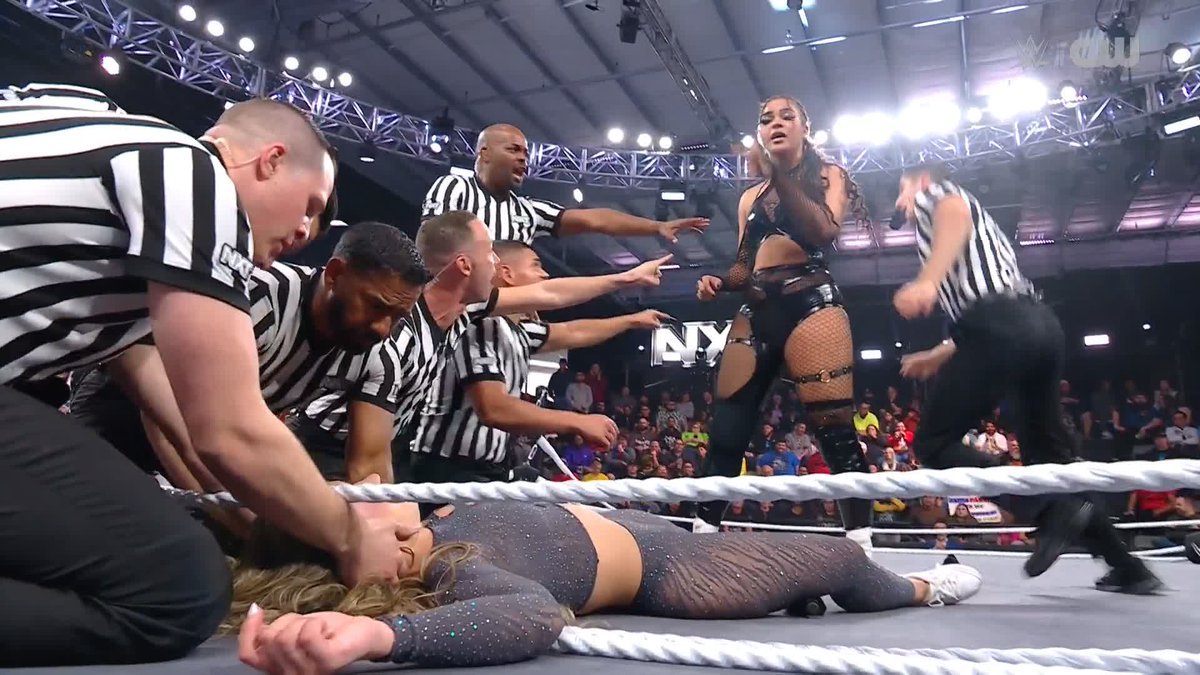 Things are getting HEATED! 😱 𝙹 just DROPPED Valerie Loureda ahead of #WWEDeadline! 👊 #WWENXT