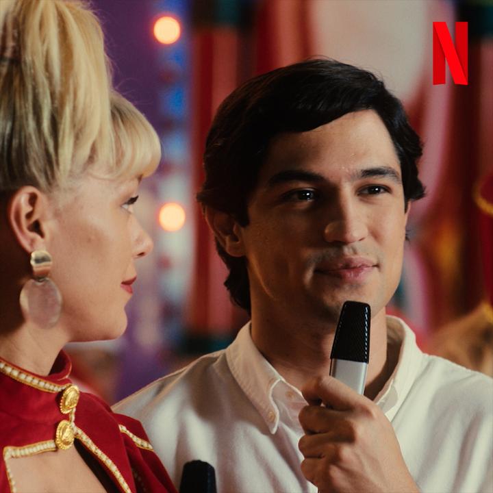 O Senna pedindo pra comer a Xuxa no meio de um programa infantil com as crianças gritando "AAAAAAEEEEEEE" Na vida real / Na série.