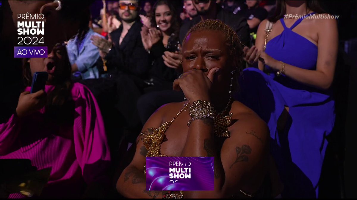 O ano é dela! Que momento extremamente emocionante da Liniker recebendo o prêmio de artista do ano 🥹🫶 #PrêmioMultishow