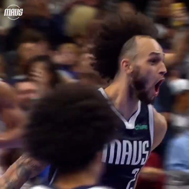 D-Live was lovin' that pass ๐ช
