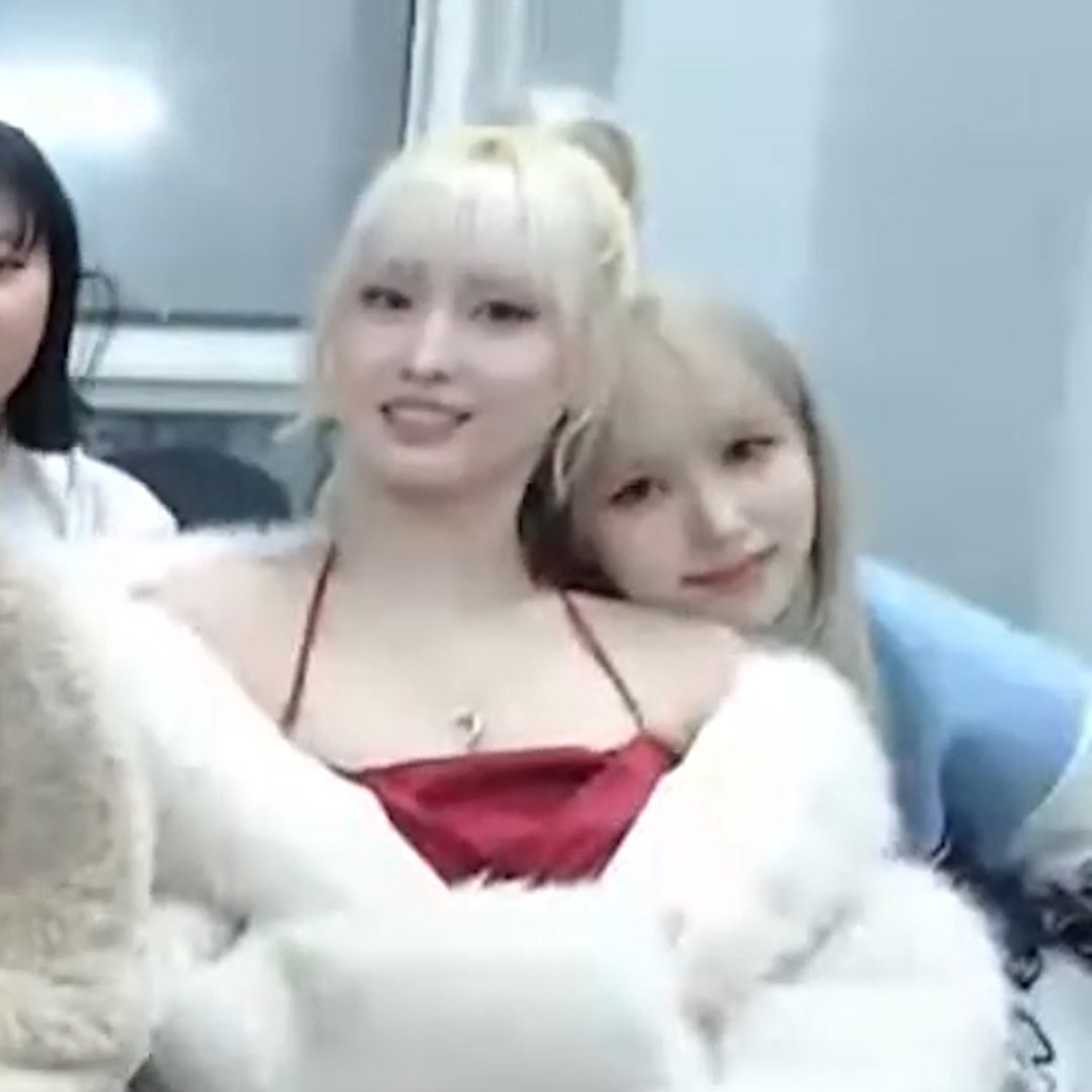 BLONDE MINA AND MOMO