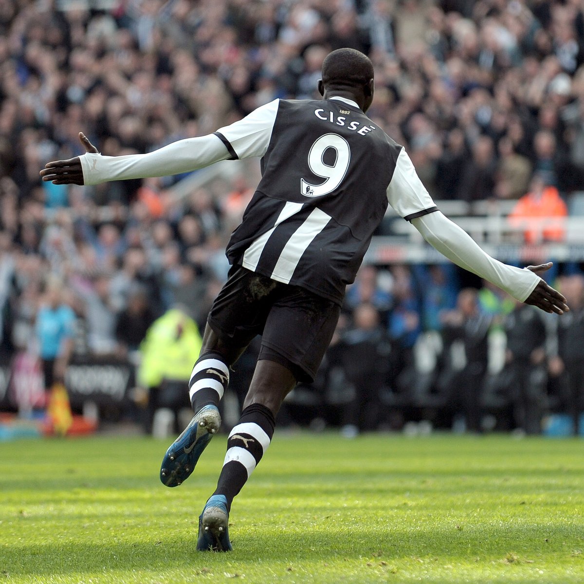 Papiss Cissé at the double! 💥 🔙 #NEWLIV