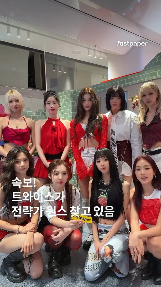 TWICE VISITING THE POP-UP STORE IN SEOUL TODAY