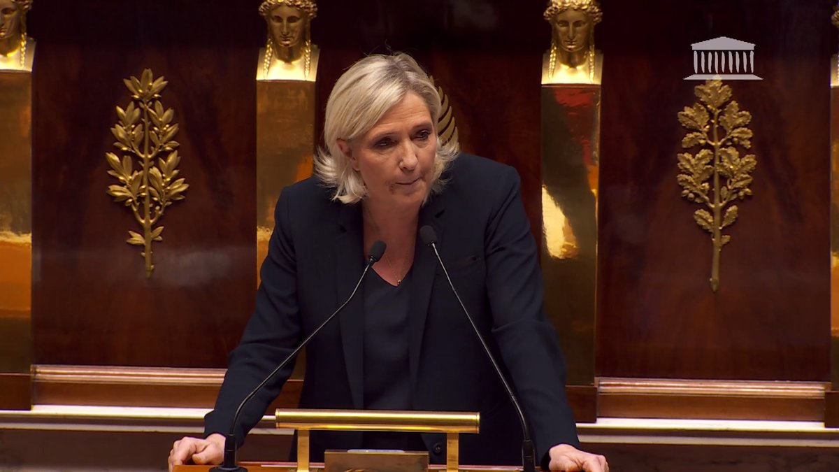 À ceux qui me croient animée de l’intention de choisir, par un vote de censure, la politique du pire, je veux leur dire que la politique du pire serait de ne pas censurer un tel budget, un tel gouvernement, un tel effondrement.