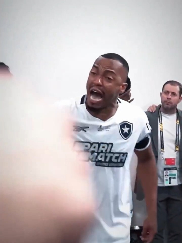 La arenga hasta las lágrimas de Marlon Freitas, el capitán de Botafogo, previo a la final de la Copa Libertadores. Imposible no salir a comerte todo. 👊🇧🇷