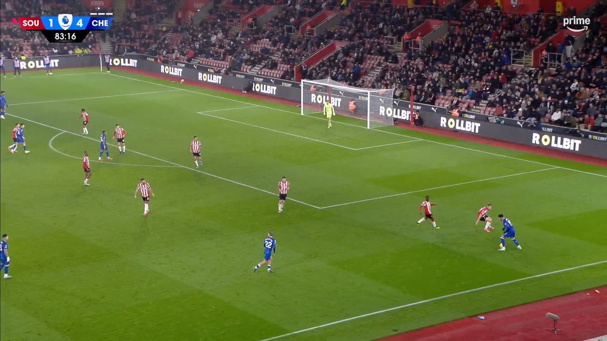 "Ohhhh Enzo Maresca!" 🎶 Chelsea fans are loving the entertainment on show! #PLonPrime #SOUCHE