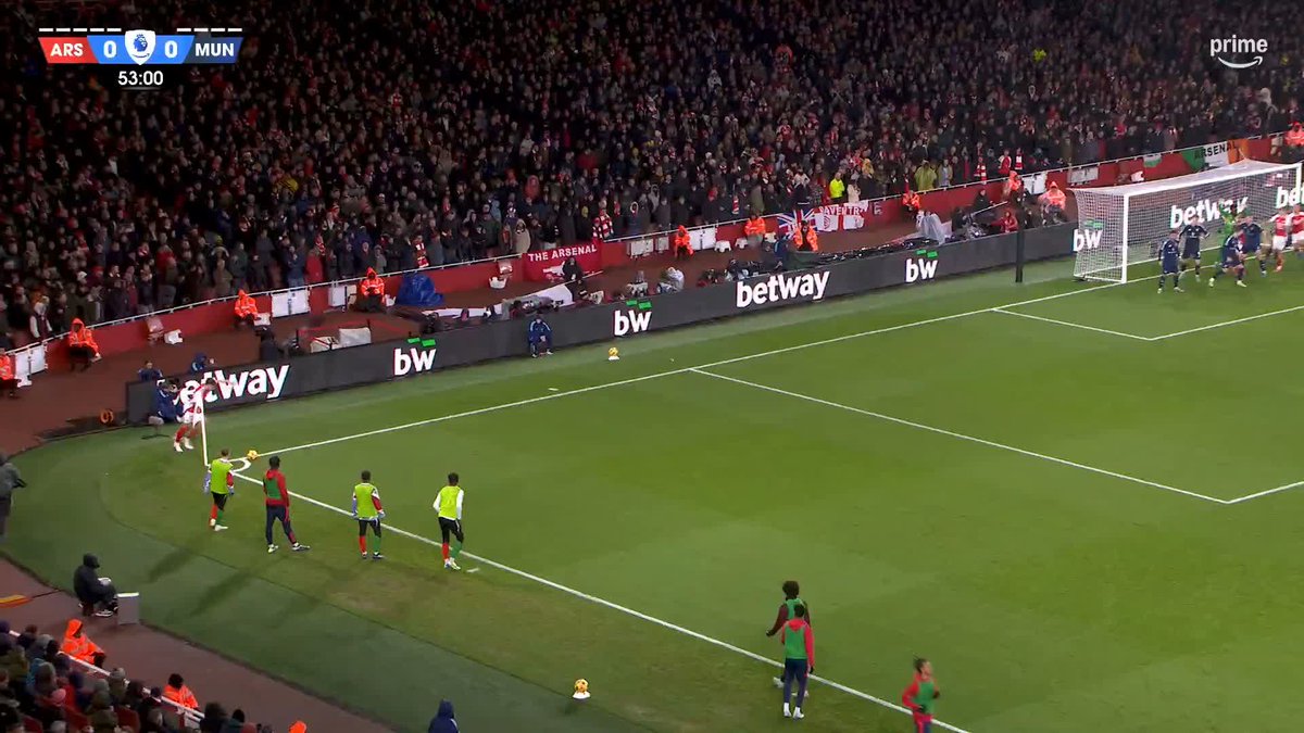 Arsenal just LOVE scoring from set-pieces! Jurrien Timber glances his header into the net to hand the Gunners a lead over Man Utd! #PLonPrime #ARSMUN