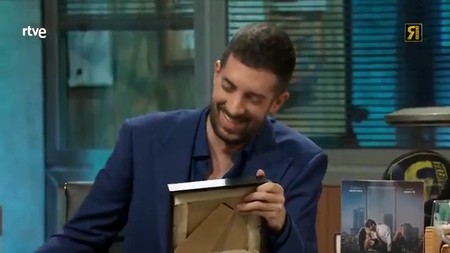 Este regalo pone en valor la enorme valor de los enormes profesionales que hay detrás de la caracterización en el cine. Un aplauso para ellos. 👏🏻#LaRevuelta