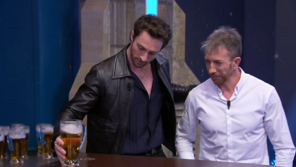 Retamos a Aaron Taylor-Johnson con una prueba de precisión y puntería 🍻 #AaronTaylorEH