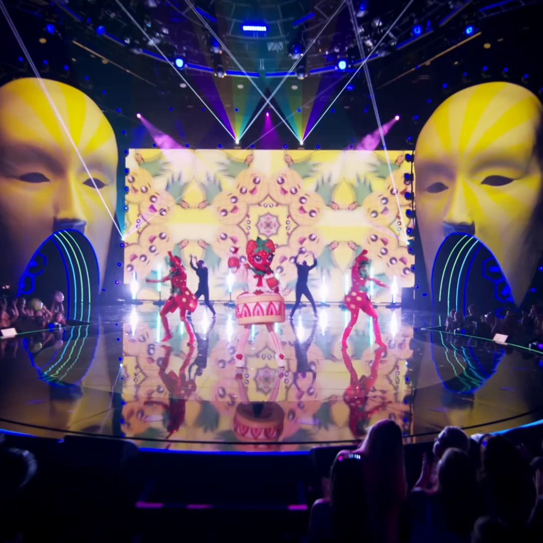 There's nothing sweeter than a singing dessert like #StrawberryShortcakeMask! ❤️ #TheMaskedSinger