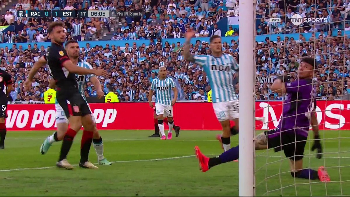 Fuera de joda, es típico de equipo chicos que los arqueros sean figura contra los grandes y contra los demás no agarren una