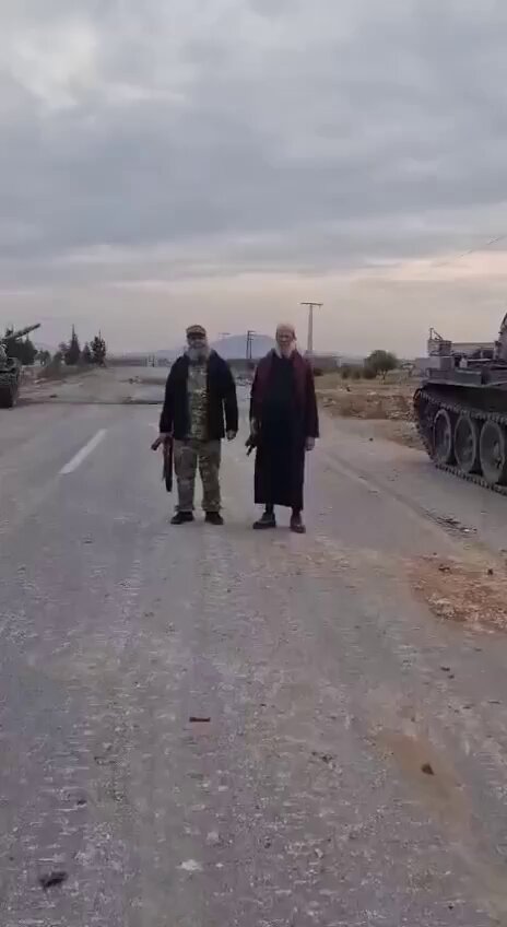 وأخيراً ظهر "الدُعاة" ذوو اللُحى الطويلة والدشاديش القصيرة يدعون للنفير والنصرة والحفاظ على "أمة الاسلام" ... ولكن أين؟!
