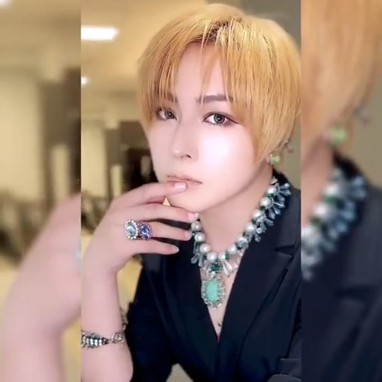 "7秒見つめ合うと恋に落ちる!?" #蒼井翔太 (蒼井翔太)と 見つめ合ってみませんか?🩵 最新ミニアルバム『Collage』発売中💜 ⊹楽曲はこちら⊹🎧 #蒼井翔太Collage