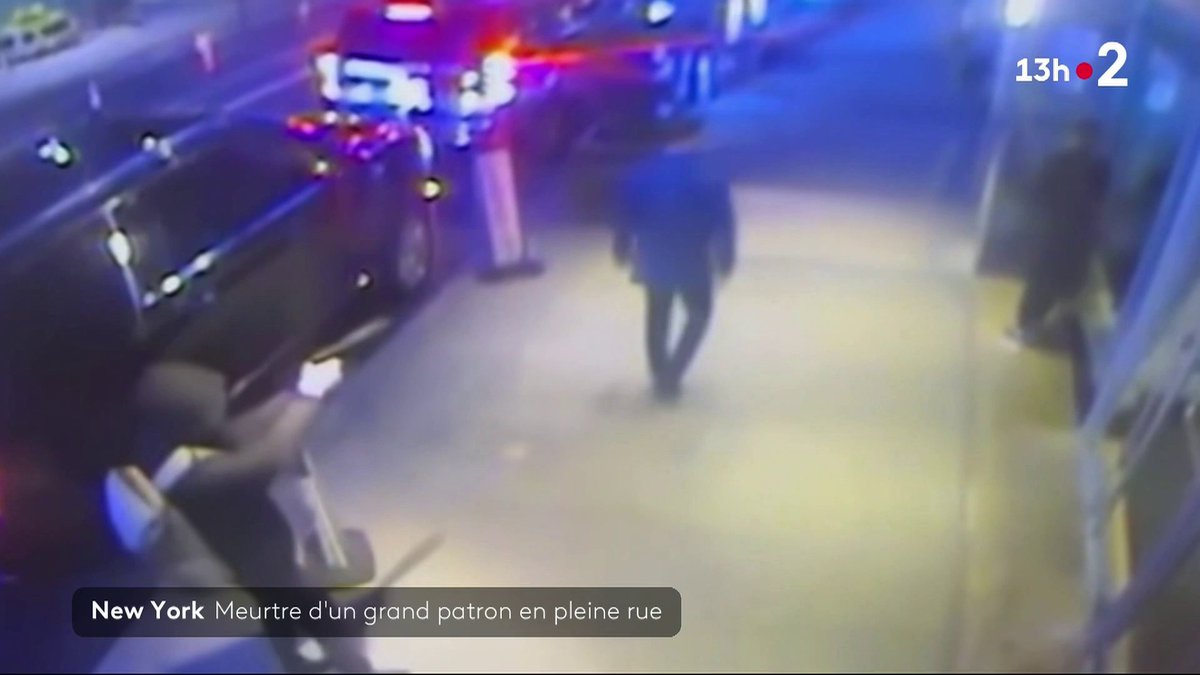 🇺🇸 Aux Etats-Unis, une chasse à l'homme est en cours à New York pour retrouver l'assassin d'un grand patron, il s'agit du PDG du premier assureur santé. La police offre 10.000 dollars de récompense pour toute information qui permettrait d'identifier le tireur. ▶ #JT13H