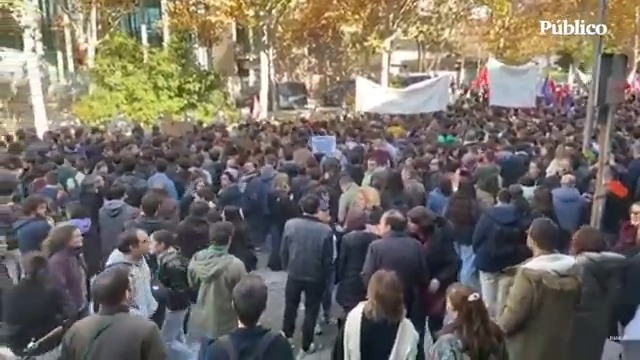 🔴 DIRECTO | La comunidad universitaria planta cara a Ayuso: cientos de personas se han concentrado hoy frente a la Asamblea de Madrid 👇