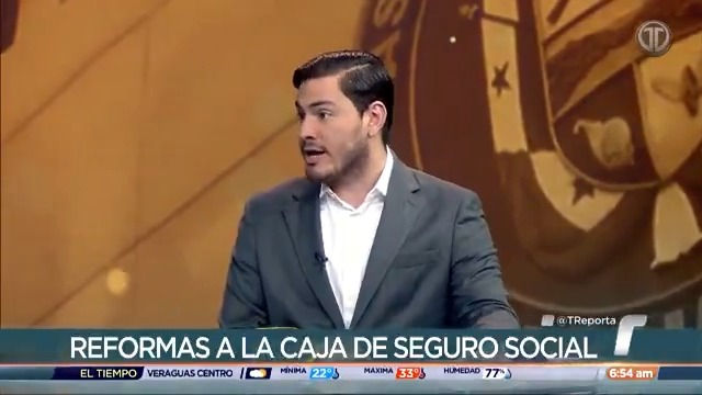 “El aumento de la edad al final se traduce en menos dinero que ponga el gobierno”, el exdiputado Juan Diego Vásquez (Juan Diego Vásquez) señala que el gobierno no ha presentado una justificación actuarial para establecer un aumento en la edad de jubilación. “Ni yo ni nadie quiere tener que esperar más años para jubilarse, entonces creo que el cálculo actuarial tiene que ser un poco más transparente para poder permitirnos determinar que no existen otras alternativas”, señaló. #TReporta