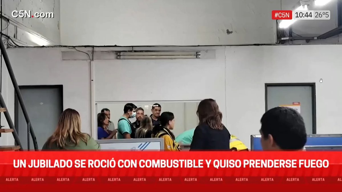 ➡️ Conmoción en el PAMI de Córdoba: un jubilado se roció con combustible y quiso prenderse fuego 📲 Seguí #C5N EN VIVO por 👉