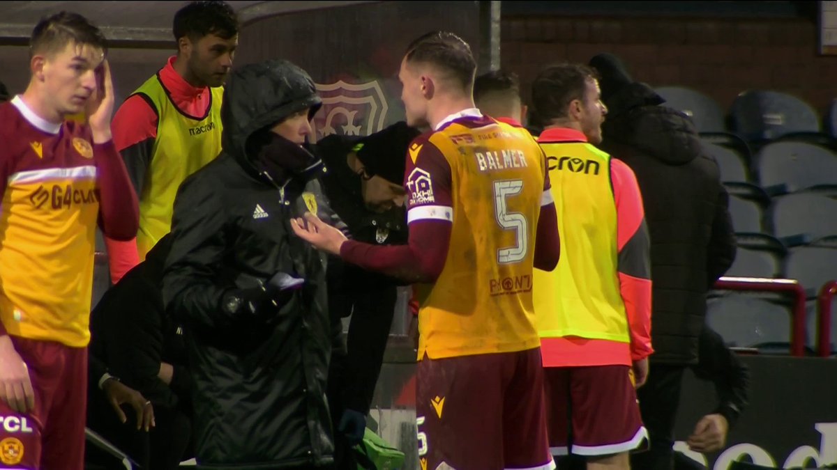 🗣️ "It is just really, really unlucky for the referee." Motherwell wanted their game at Dens Park stopped for a head injury before Dundee scored their second goal. Here's what Dermot Gallagher said on Ref Watch ⤵️