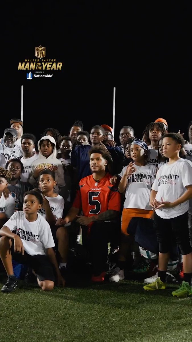 Leading the way for the next generation 🤘 Our #WPMOY nominee Jalen Pitre visited his hometown of Stafford, Texas for a special night with his old youth football team, the Stafford Cobras 🫶 #WPMOYChallenge | Jalen Pitre