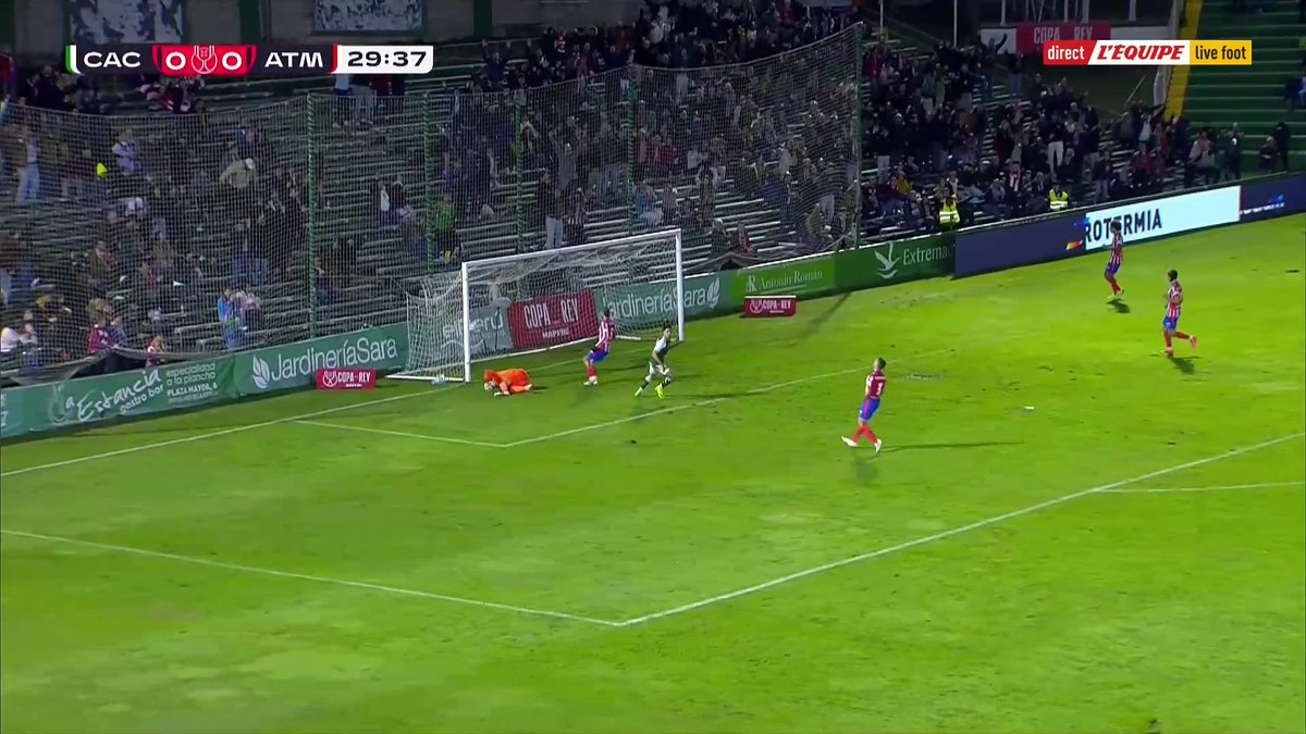 🚨 L’Atletico Madrid est mené 1-0 par Cacareno (D4 🇪🇸) en Copa Del Rey ! 🤯 🎥 L'ÉQUIPE