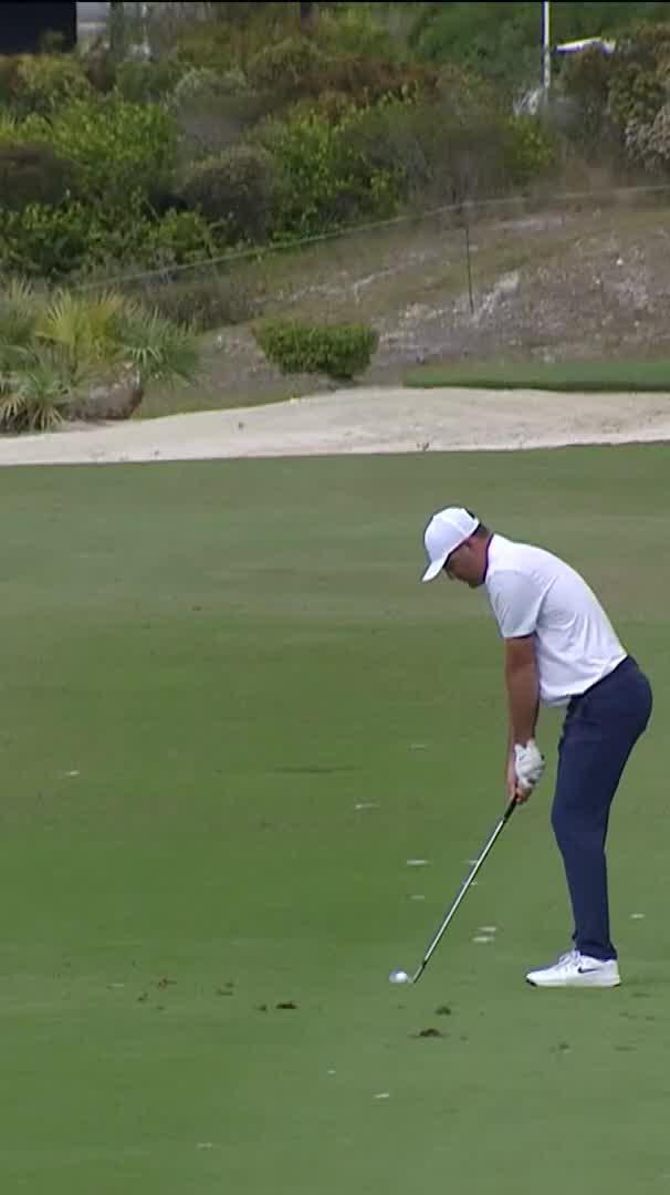 Scottie's first hole of competitive golf since September. Not bad.