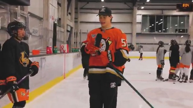 Zelly with a surprise appearance at Anaheim Lady Ducks practice! The Lady Ducks will be among the inspiring individuals at Women in Sports Night tomorrow at Honda Center!