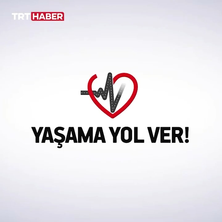🚑 Ambulansların hastaları hızla sağlık kuruluşuna ulaştırması için 'Fermuar Sistemi ile Yaşama Yol Ver' kampanyası başlatıldı. Sağlık ekiplerinin de en büyük isteği, sürücülerin duyarlı davranması...