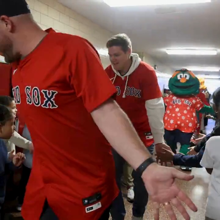 Richard Fitts, Liam Hendriks and Zack Kelly spreading cheer on day one of the 2024 Holiday Caravan! ❤️
