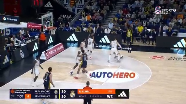 İşte Nigel Hayes-Davis’in takımımızı Real Madrid karşısında öne geçiren üç sayılık isabeti! #YellowLegacy #EuroLeague