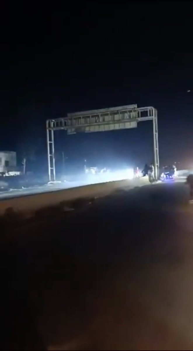47 km mesafe bulunan Hama &amp; Humus M5 yolu: Muhaliflerin rejim kontrol noktalarını basa basa ilerliyor. Motorize ekipler fena dalıyor.. (Sivillere müdahale yok)