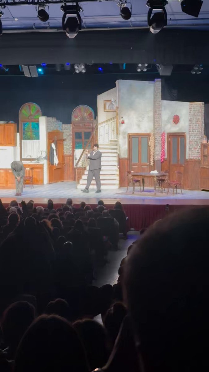 Bu akşam da büyük usta Şener Şen i dünya gözüyle izleme şerefine erdim. Zengin mutfağı ne kadar da güzel (anlayana) bir oyun! Bu yaşta günde iki performans ayakta alkışlanacak bir şey 👏👏👏👏