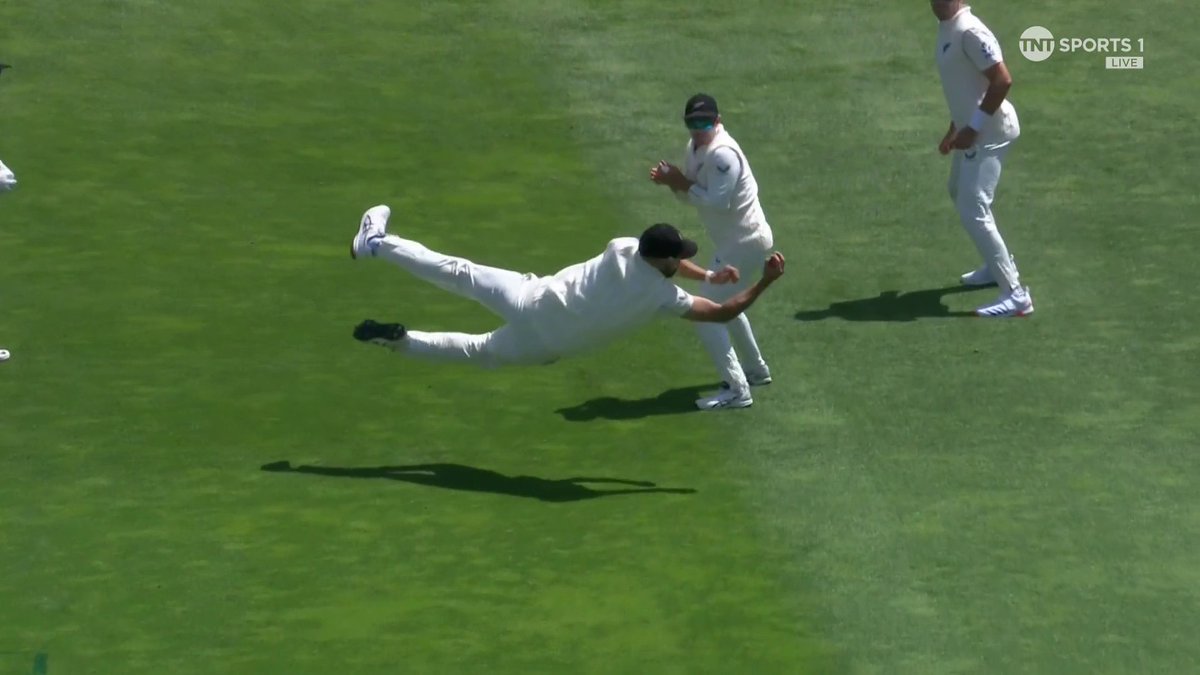 Daryl Mitchell with a screamer 🤯 Watch #NZvENG LIVE on TNT Sports &amp; discovery+ UK 🏏
