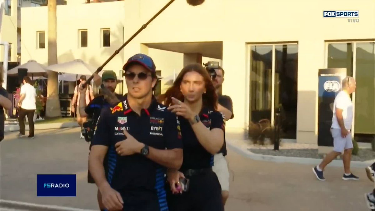 "TENGO CONTRATO Y LO CUMPLIRÉ" 💥 Checo Pérez señaló que tiene contrato en Red Bull. Dijo que internamente saben que hubo muchos factores por los que no tuvo una buena temporada. "NO RENDÍ COMO EN ALGUNOS MOMENTO TUVE QUE HACERLO, PERO HUBO MUCHOS FACTORES" #FSRadioMX