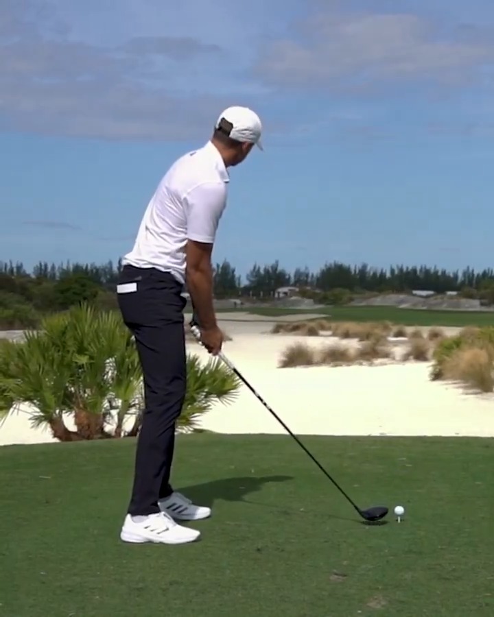 Less than 15 seconds to impact. Ludvig Åberg keeps it moving.