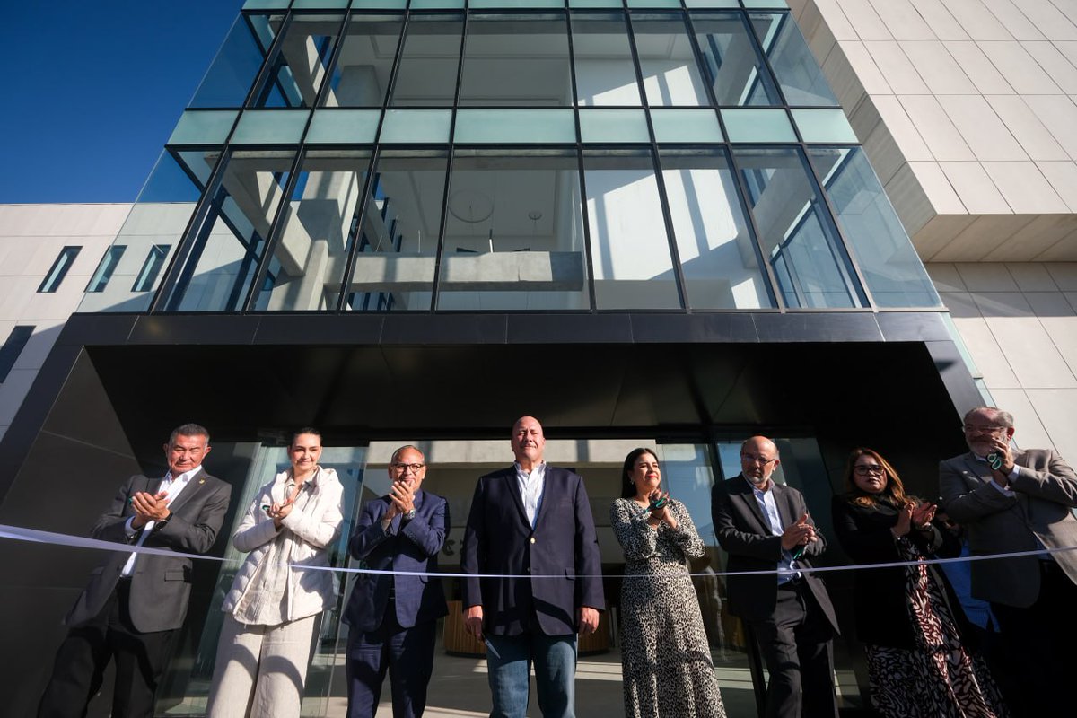 Con orgullo entregamos el nuevo Instituto Regional de Cancerología, mi última obra como Gobernador y un legado por el que valió la pena luchar, que prueba que Jalisco es el estado más preparado para dar la batalla contra el cáncer y tiene el mejor sistema de salud del país: