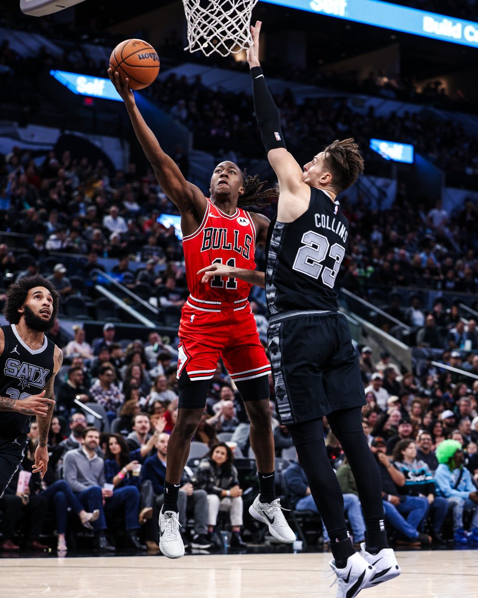 Ayo messed around and got a triple-double! 27 pts | 9-13 FG | 10 rebs | 11 ast