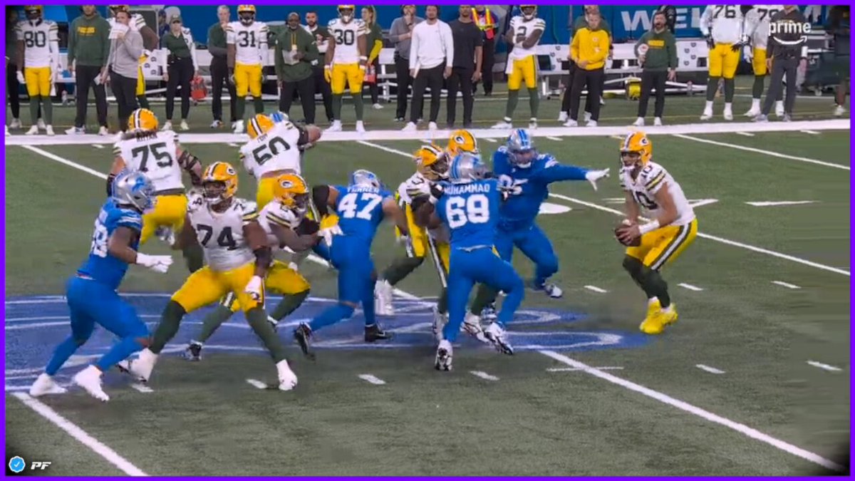 🚨🚨🚨THREAD….🧵🧵🧵 THE REFS NOT CALLING FIVE OBVIOUS PENALTIES ON THE #LIONS, SCREWING THE #PACKERS OVER TONIGHT. Green Bay only lost by three points and all of these affected the outcome of the game. 1) Jordan Love gets punched in the head. NO CALL