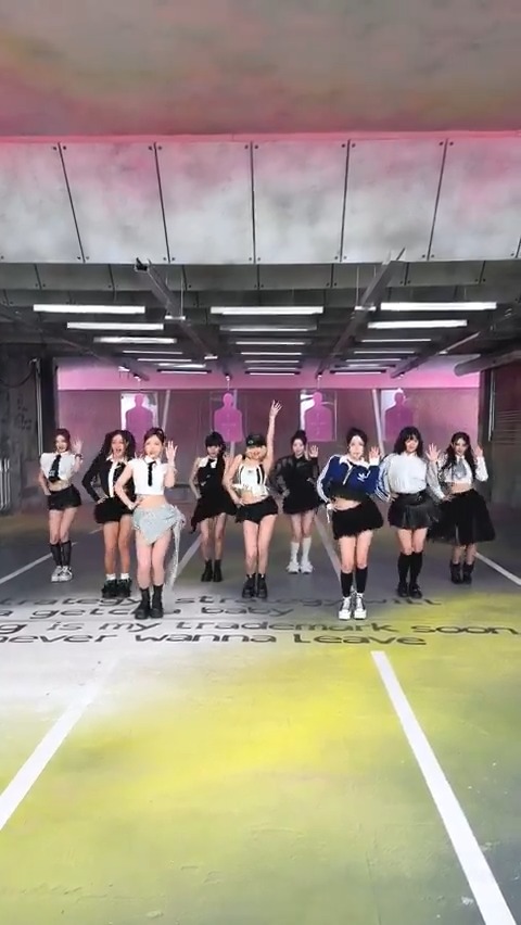 HEY BOY IMMA GETCHA ๐๐ ๐ง STRATEGY #TWICE #ํธ์์ด์ค #STRATEGY