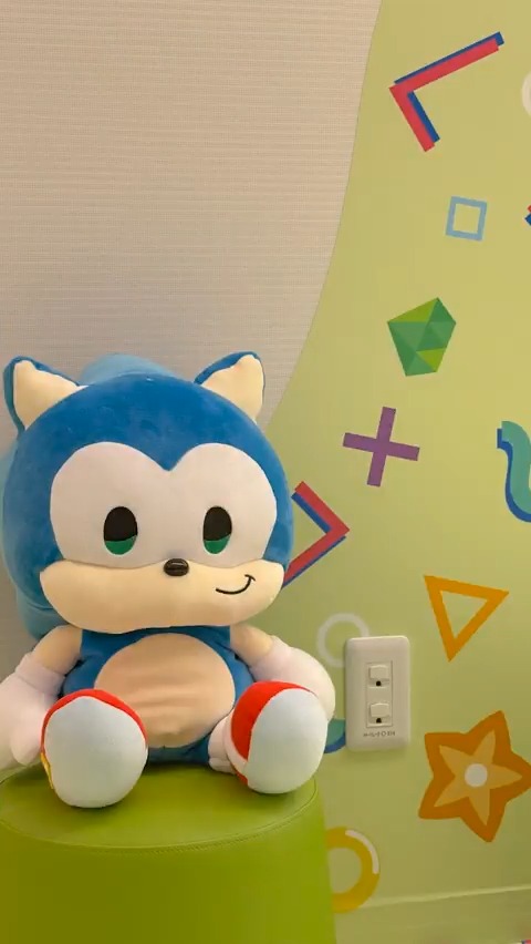 ソニックやぷよぷよが病院に。 セガ、乃村工藝社と共に、慈恵医大キッズコンフォートプロジェクトに参画 「居心地の良い空間」「安心して通える場所」「不安が少しでも和らぐ院内環境」の実現を目指し、ソニック等のキャラクターをデザインに取り入れた、こどもたちに優しい空間作りに協力しました。