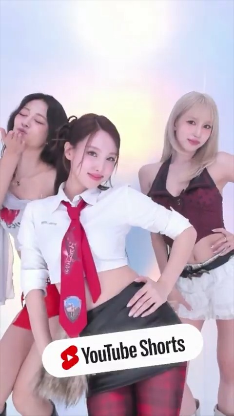 Maximize that IT-GIRL Energy by dancing to TWICE's STRATEGY🩷 🎧 STRATEGY #TWICE #트와이스 #STRATEGY #NAYEON #나연 #MINA #미나 #TZUYU #쯔위