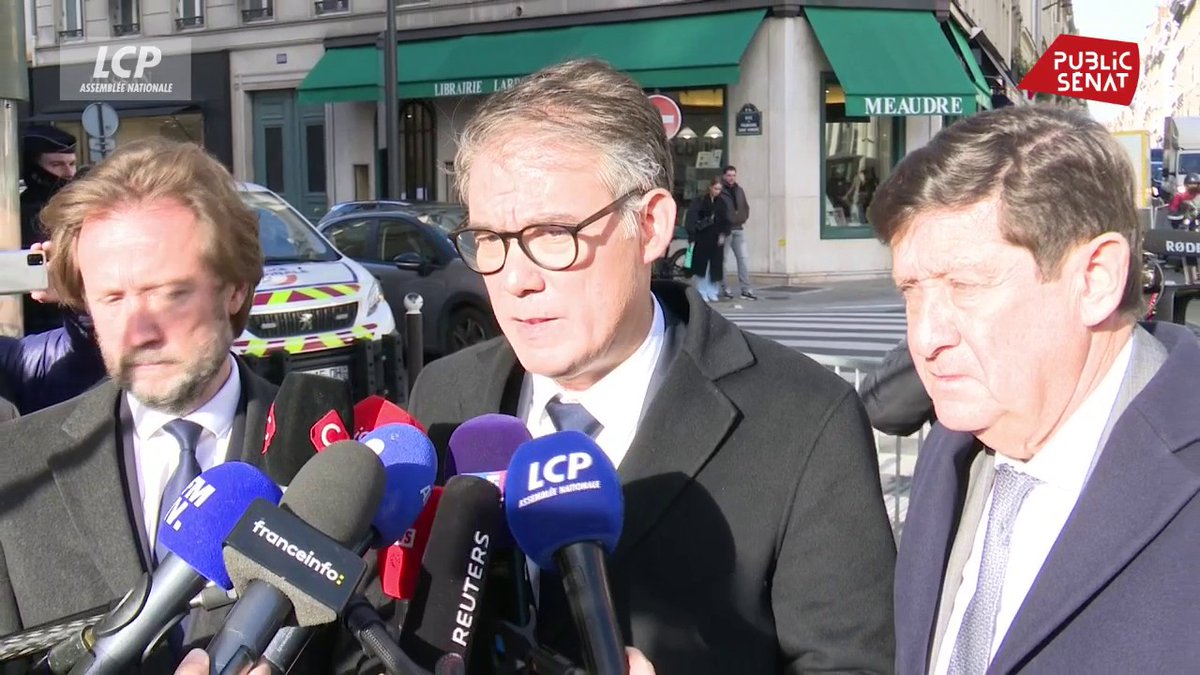 "Le président n'a posé aucun préalable", indique Olivier Faure au sortir de l'entrevue avec E. Macron. "Nous lui avons rappelé que nous souhaitions un Premier ministre de gauche, que nous ne participerions en aucun cas à un gouvernement dirigé par un Premier ministre de droite".