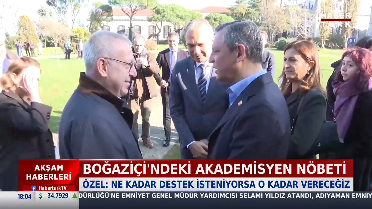 CHP Genel Başkanı Özel, Boğaziçi Üniversitesi'nde akademisyenlerin yaptığı eyleme desteğe gitti. "Ne kadar destek isteniyorsa o kadar vereceğiz."