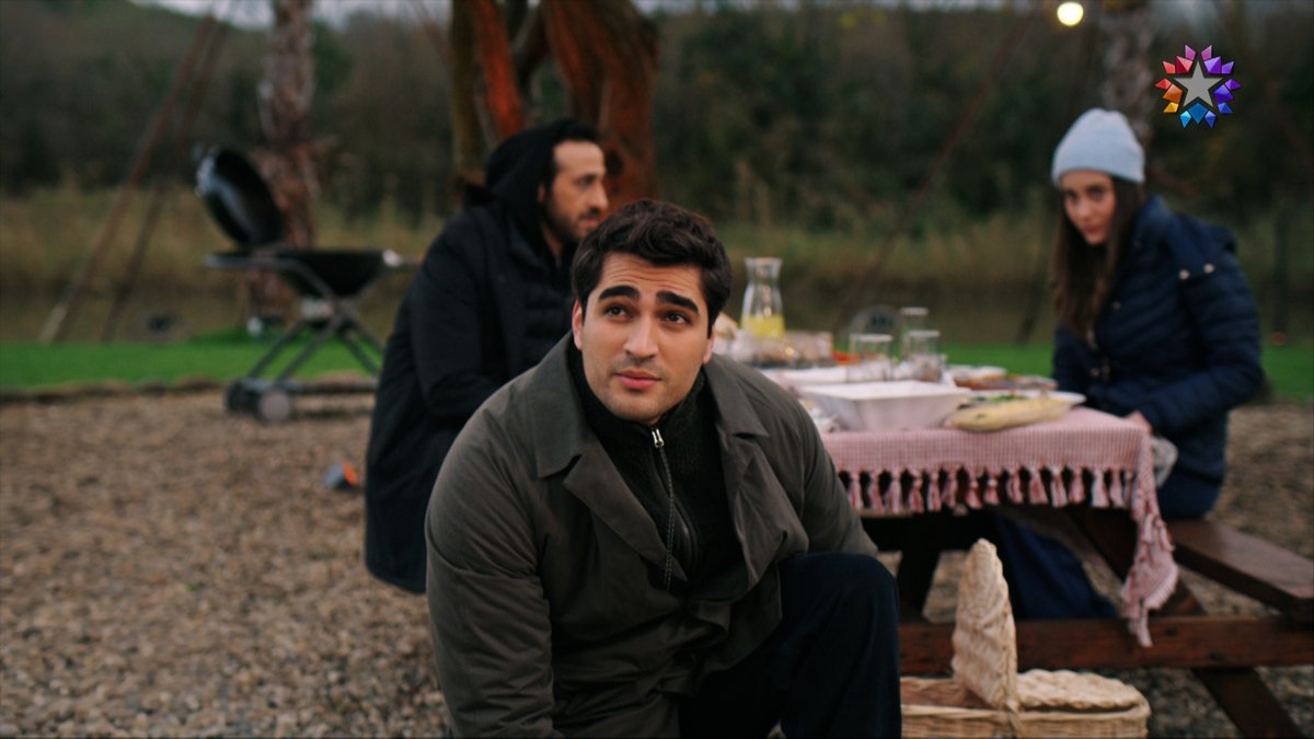 Seyran’ın evlilik teklifi sanıp hayır diyeceğim demesi ancak Ferit’in teklifte bulunmayacağını anlayınca bozulması, aynı anda Ferit’in neden hayır derdin diyip bozulması😂 Garip bir sahneydi😅 #YalıÇapkını #SeyFer