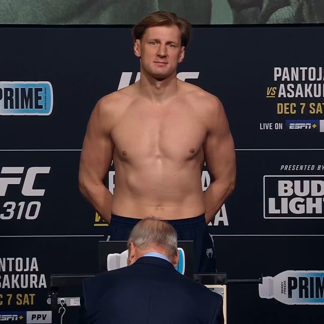 🚨 111KG POUR VOLKOV ! LE COMBAT FACE À CIRYL GANE EST OFFICIEL ✅ LES 2 COMBATTANTS FONT LE MEME POIDS ⚖️ RDV DEMAIN POUR L'#UFC310 🔥🔥
