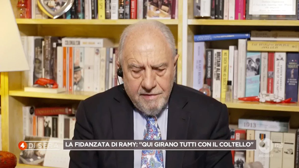 Periferie, tra coltelli e paura della Polizia. Antonio Caprarica: "La Polizia viene avvertita come nemico perchè abbiamo totalmente eliminato l'integrazione degli immigrati" Cosa ne pensate? #4disera in diretta su #Rete4 e in streaming su Mediaset Infinity