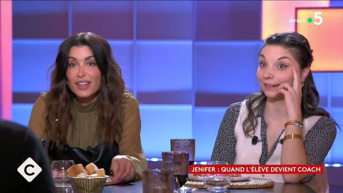 « J’adore partager ma passion, mais je me sens rarement légitime à être coach. Je le fais parce que je me marre, et j’apprends énormément. » Jenifer se confie sur son rôle de coach dans #CàVous ✨