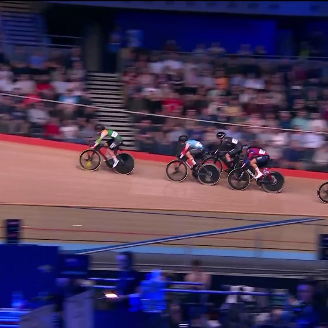 A HUGE RESULT! 🇮🇪 Lara Gillespie secures a fantastic victory in the women's elimination race! 👏