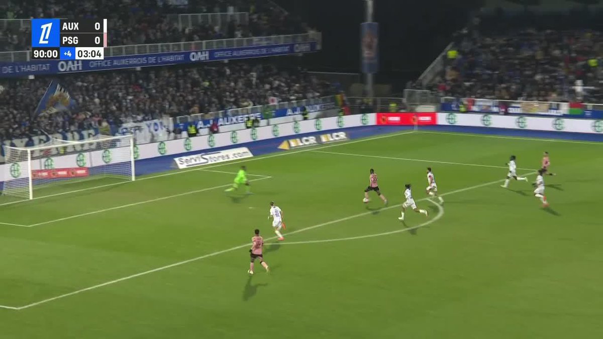 PSG no le pudo ganar al Auxerre… Y KOLO MUANI erró esto a los 93'. 😅🇫🇷
