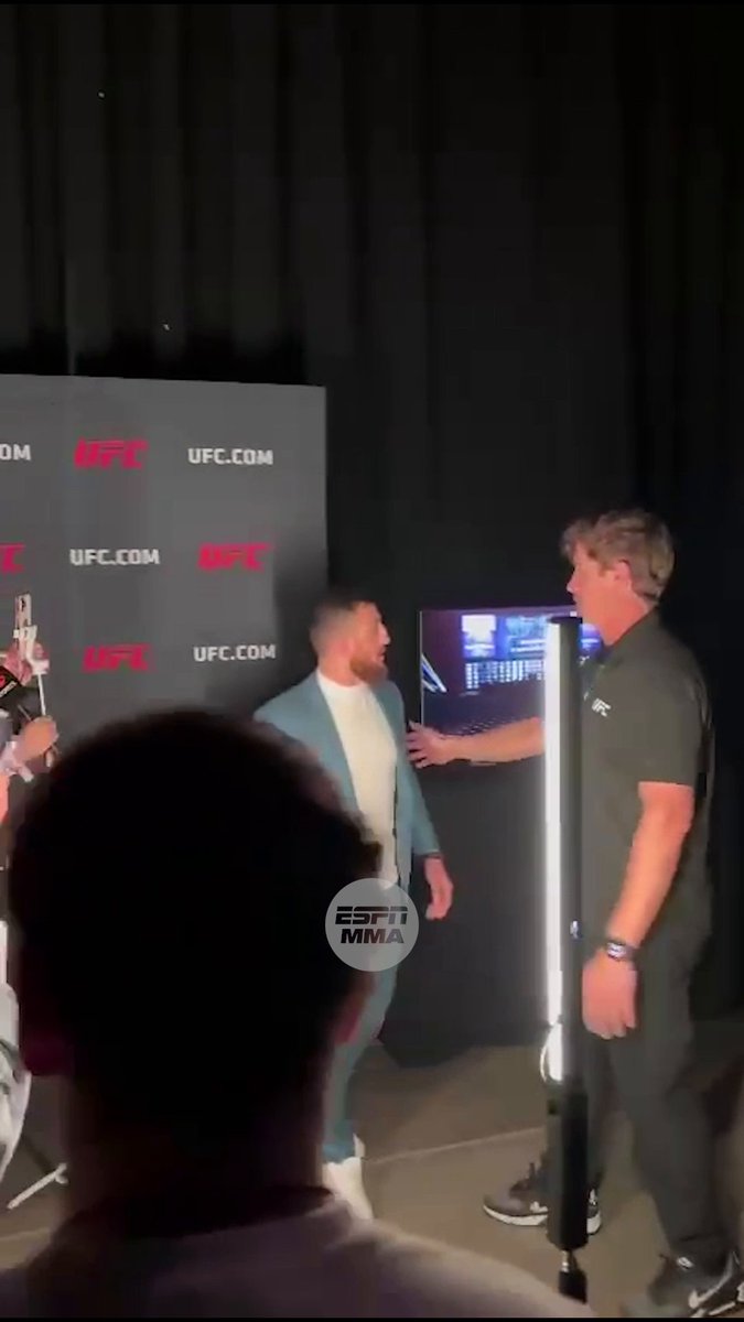 Things got chippy backstage between Merab Dvalishvili and Umar Nurmagomedov before their #UFC311 press conference 👀 #UFC310 (via Carlos Contreras Legaspi 🦁)