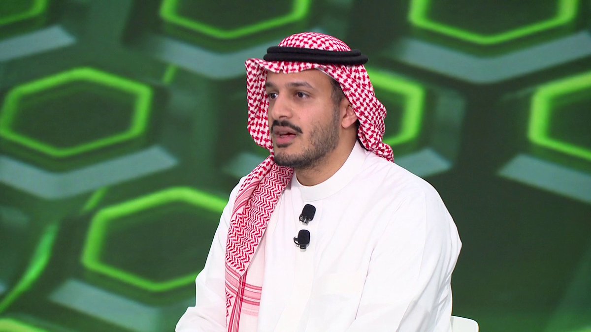 بتّال القوس لـ عبدالعزيز باعشن : ٪90 من الموظفين الذين ترشحهم من مدينة جدة ، ما صحة هذا الإتهام ؟ عبدالعزيز باعشن : باطل لأنهم أختيروا بالإنتخاب. بتّال القوس : نعم ولكن انت من رشحهم للإنتخابات.
